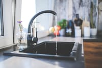 廚房水龍頭安裝的5大常見問題與解答:你需要知道的關鍵技巧