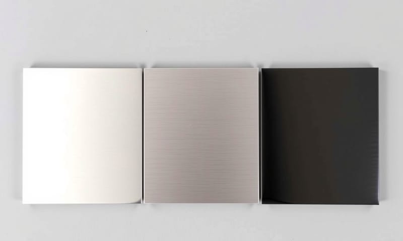 不鏽鋼表面處理樣板：亮面、拉絲與霧黑PVD