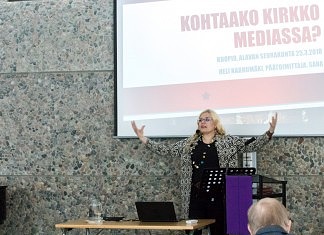 Sana-lehden päätoimittaja Heli Karhumäki.